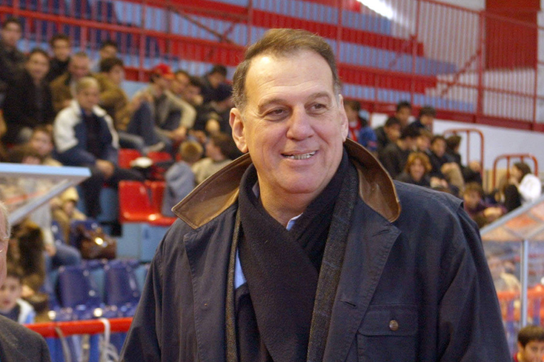 ΠΑΣΟΚ για Βασίλη Γκούμα: Ο «Αυτοκράτορας» σφράγισε μια ολόκληρη εποχή