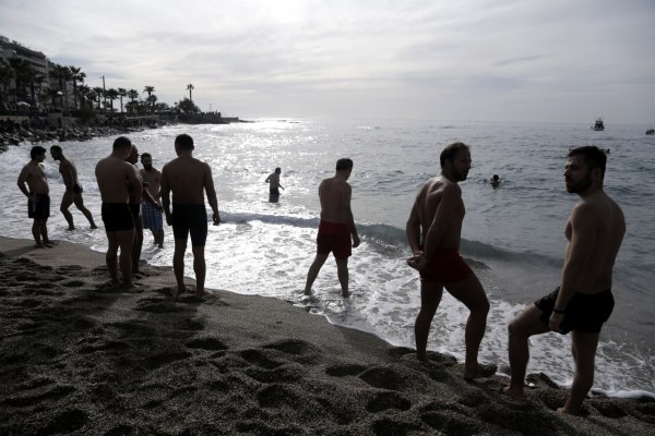 Οι χειμερινοί κολυμβητές της Αττικής δεν κοιτούν ημερολόγιο και θερμόμετρο