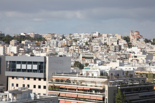 Τρεις στους δέκα σκέφτονται να μετακομίσουν μέσα στο 2026 – Τι δείχνει έρευνα για τις κατοικίες