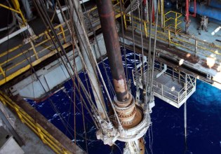 Υδρογονάνθρακες: Kυρώθηκε η ενεργειακή συμφωνία Ελλάδας με Chevron & «HELLENiQ Energy