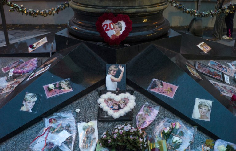 Πρίγκιπας Ουίλιαμ: Σπάνια φωτογραφία με την μητέρα του Νταϊάνα