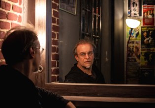 Μίλτος Πασχαλίδης: Η συγγραφή, η πατρότητα και τα δάκρυα του Ανδρέα Μικρούτσικου για τον αδερφό του