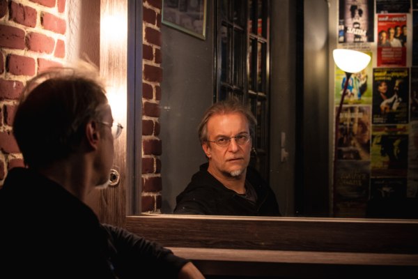 Μίλτος Πασχαλίδης: Η συγγραφή, η πατρότητα και τα δάκρυα του Ανδρέα Μικρούτσικου για τον αδερφό του