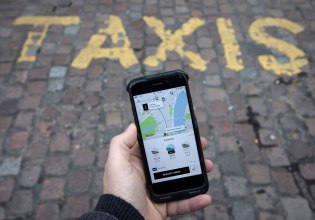Η Uber παραγγέλνει χιλιάδες ρομποτικά ταξί