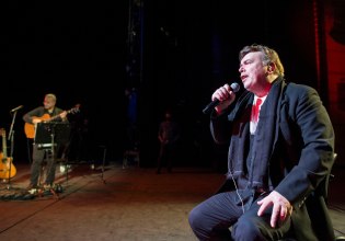 «Απ’ την Αγάπη Έχασα»: Ένα από τα τραγούδια που ηχογράφησε ο Μανώλης Λιδάκης λίγο πριν πεθάνει