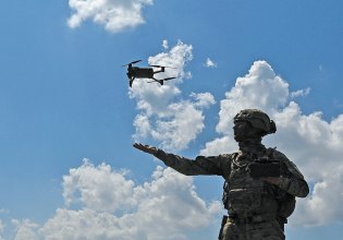 H Ουκρανία προσφέρει τα δεδομένα του πολέμου για την εκπαίδευση αυτόνομων drone AI