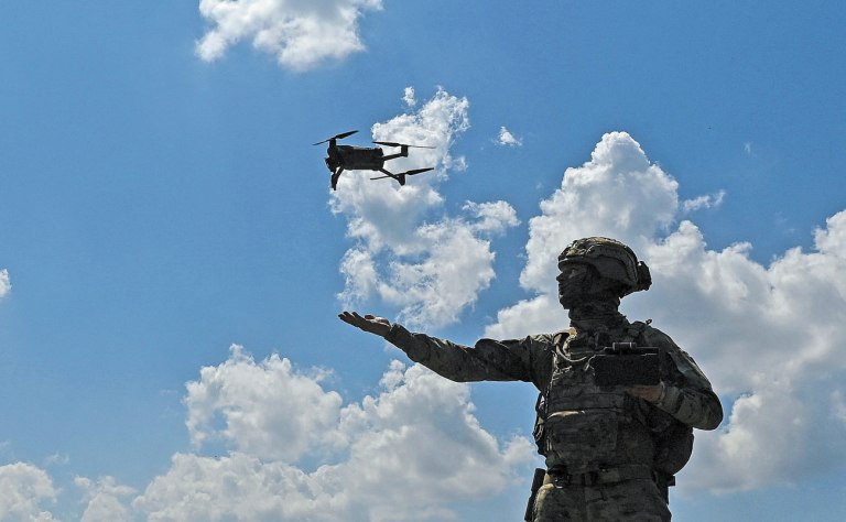 H Ουκρανία προσφέρει τα δεδομένα του πολέμου για την εκπαίδευση αυτόνομων drone AI