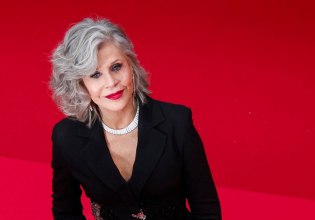 Η Τζέιν Φόντα ενάντια στο πόλεμο των ΗΠΑ και Ισράηλ στο Ιράν – «Οι γονείς μαζεύουν τα παιδιά τους από τα συντρίμμια»