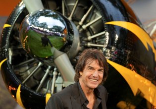 Ο Τομ Κρουζ προσγειώθηκε με το ελικόπτερό του στο πλατό του «Star Wars»