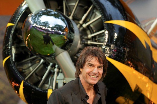 Ο Τομ Κρουζ προσγειώθηκε με το ελικόπτερό του στο πλατό του «Star Wars»