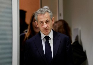 Ο Νικολά Σαρκοζί ξαναβρίσκεται στο εδώλιο σε νέα δίκη για την υπόθεση διαφθοράς