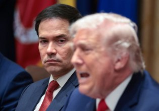 Τραμπ: Καταστρέψαμε το ναυτικό αρχηγείο του Ιράν