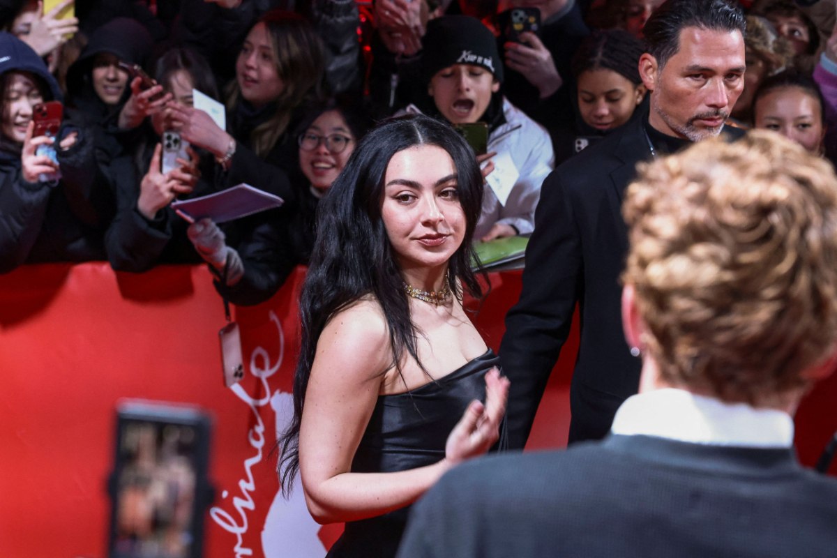 Η Charli xcx θέλει να αφήσει πίσω της τη μουσική και να ακολουθήσει έναν διαφορετικό δρόμο