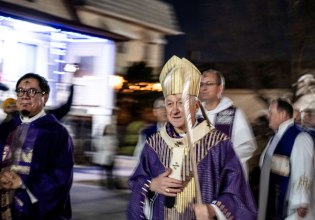 Ο καρδινάλιος του Σικάγο για το βίντεο-μοντάζ του Λευκού Οίκου: «Χάνουμε την ανθρωπιά μας»