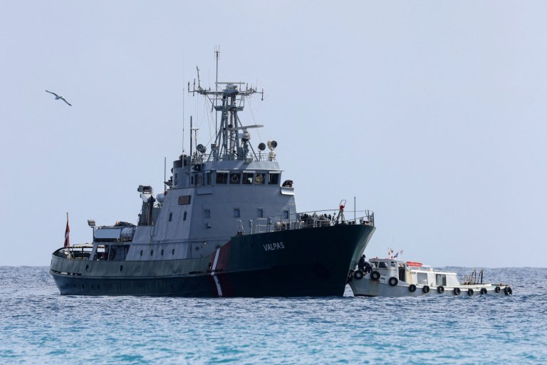 Σκάφος της Frontex βούλιαξε στο Καστελόριζο – Τουλάχιστον 4 τραυματίες, θα γίνει αεροδιακομιδή στη Ρόδο