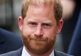 Η βασιλική συντάκτρια της Daily Mail διαψεύδει παράνομη συλλογή στοιχείων για τον πρίγκιπα Χάρι