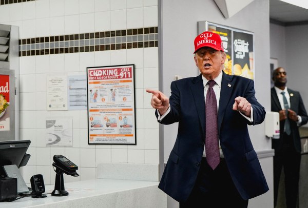 Ο Τραμπ ανακοίνωσε ότι έχει συμφωνήσει να μιλήσει με το Ιράν – «Έπρεπε να το είχαν κάνει νωρίτερα»