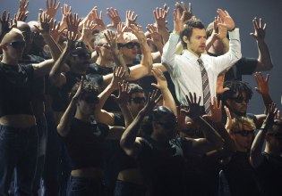 Ο Χάρι Στάιλς φέρνει ντίσκο διάθεση στα BRIT Awards