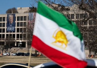 Από σύμμαχοι, εχθροί: Το χρονικό της ταραχώδους σχέσης ΗΠΑ-Ιράν από το 1953 μέχρι σήμερα