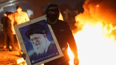 Η δολοφονία του Χαμενεΐ αφήνει τον «άξονα» του Ιράν στο χάος