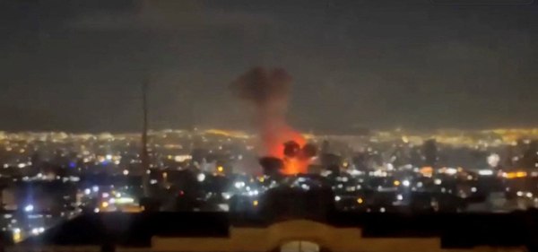 Το Ισραήλ σφυροκοπά Τεχεράνη και Λίβανο – Ένας νεκρός στο Μπαχρέιν από ιρανικά αντίποινα, εκρήξεις στο Κουβέιτ