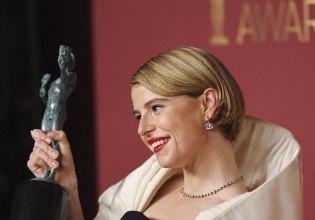 Τζέσι Μπάκλεϊ: «Η υποκριτική είναι σαν νερό για μένα» – Πώς η τέχνη τη βοήθησε να ξεπεράσει την κατάθλιψη