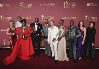 SAG Awards 2026: Η κυριαρχία του Sinners, η επέλαση της Τζέσι Μπάκλεϊ, η αποθέωση της Κάθριν Ο’ Χάρα και η συγκίνηση του Χάρισον Φορντ