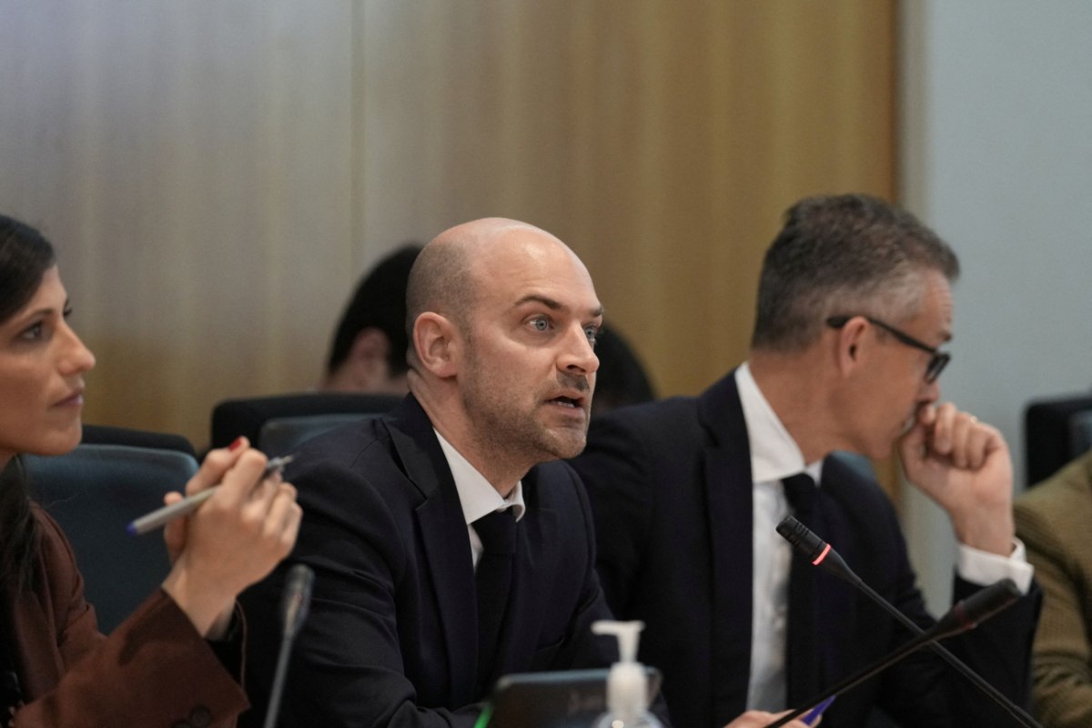 Γαλλία: Δηλώνει την ετοιμότητά της να υπερασπιστεί τις «συμμαχικές» χώρες του Κόλπου – «Λάθος» η εμπλοκή της Χεζμπολάχ