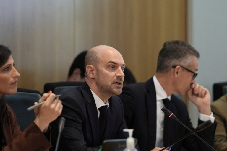 Γαλλία: Δηλώνει την ετοιμότητά της να υπερασπιστεί τις «συμμαχικές» χώρες του Κόλπου – «Λάθος» η εμπλοκή της Χεζμπολάχ