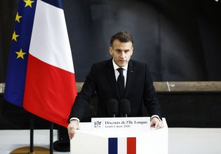 Μακρόν: «Εκτός διεθνούς δικαίου οι επιχειρήσεις ΗΠΑ-Ισραήλ, δεν μπορούμε να τις εγκρίνουμε»