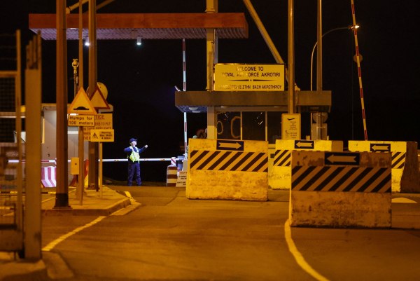 Μέση Ανατολή: Στις φλόγες του πολέμου – Ιρανικές απειλές για την Κύπρο – Ελληνικές φρεγάτες και F-16 στο νησί