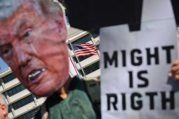 Τραμπ: Μπαράζ αντιφατικών δηλώσεων για τον πόλεμο στο Ιράν – Δεν διαφαίνεται στρατηγική εξόδου από τις ΗΠΑ