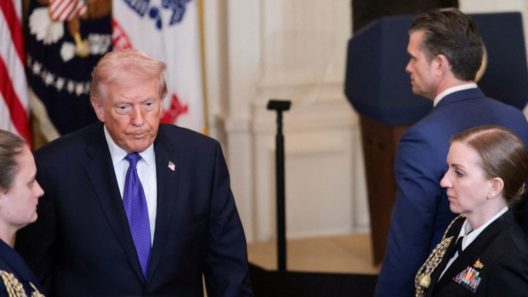 «Δεν δεχόμαστε μαθήματα από επιτιθέμενους», απαντά η Μαδρίτη στον Τραμπ – Η Κομισιόν στο πλευρό της Ισπανίας