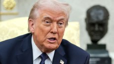 Ο Ντόναλντ Τραμπ «διακόπτει κάθε εμπορική συναλλαγή» με την Ισπανία