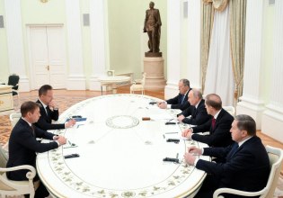 Ουγγαρία: Στη Μόσχα ο υπουργός Εξωτερικών για ενεργειακές συνομιλίες με τον Πούτιν