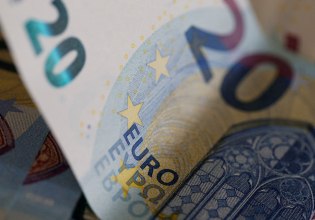 Η ΕΕ μειώνει τα όρια των μετρητών