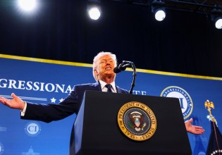 Πώς η ανεξέλεγκτη εξουσία του Ντόναλντ Τραμπ αλλάζει τον κόσμο