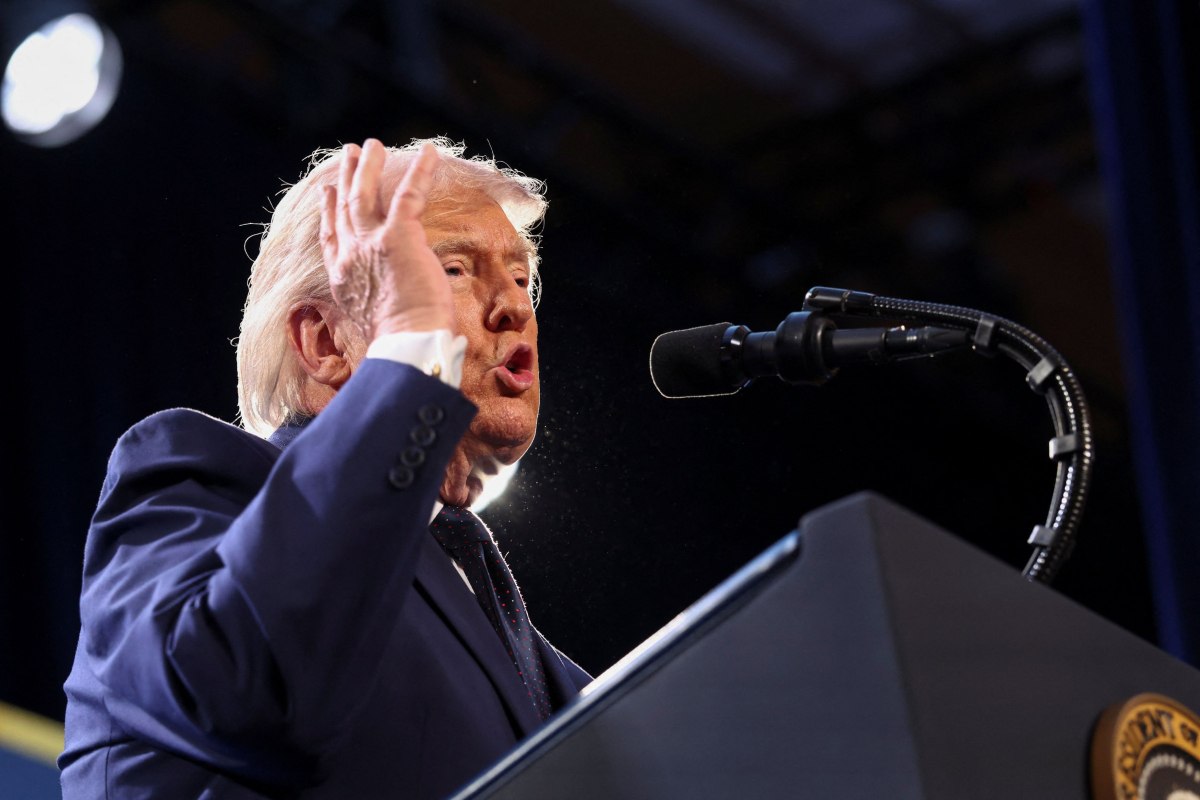 Πόλεμος στο Ιράν: Η «σύντομη εκδρομή» του Τραμπ που έβαλε φωτιά στη Μέση Ανατολή