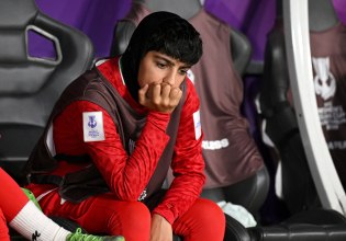 Επιστρέφει στο Ιράν η γυναικεία εθνική ομάδα ποδοσφαίρου – Αναφορές για ομηρεία των οικογενειών τους