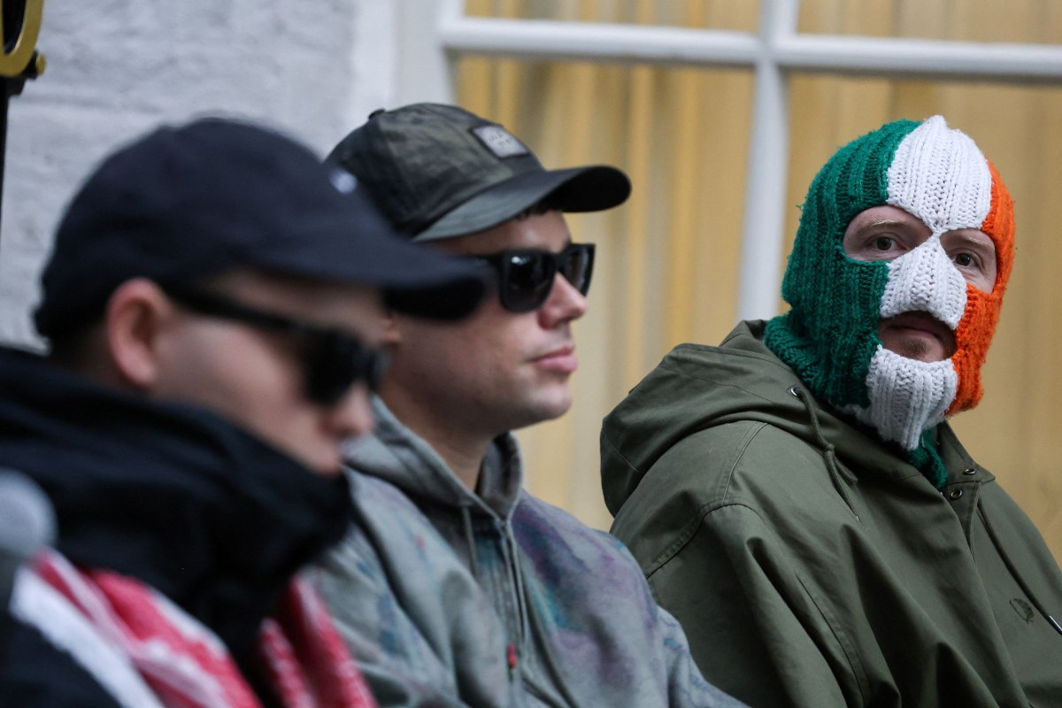 Oι Kneecap σαλπάρουν για Κούβα, όσο ο Τραμπ «στραγγαλίζει το νησί»