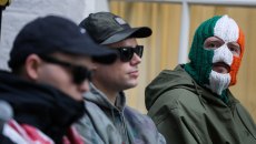 Oι Kneecap σαλπάρουν για Κούβα, όσο ο Τραμπ «στραγγαλίζει το νησί»