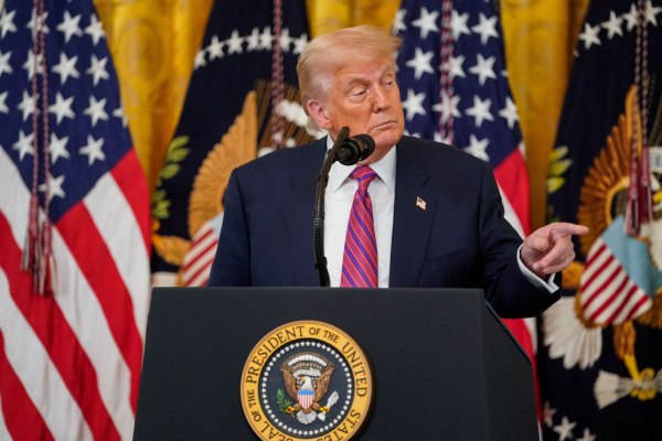 Τραμπ για Ιράν: Είμαστε καλοί που δεν τους καταστρέψαμε εντελώς τη χώρα – Θα τους χτυπήσουμε σκληρότερα