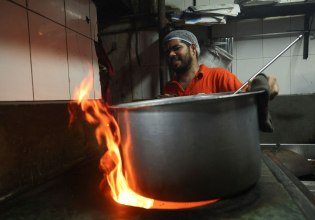 Νέα συλλογική σύμβαση στον επισιτισμό: Αυξήσεις στα όρια του κατώτατου μισθού