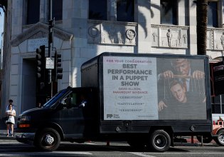 Πώς ο Τραμπ επένδυσε εκατομμύρια στη μέση μιας διαμάχης δισεκατομμυρίων