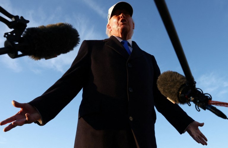 Κυνικός Τραμπ: «Μπορεί να ξαναχτυπήσουμε το Χαργκ απλά για την πλάκα» – Τι είπε για τον Μοτζτάμπα Χαμενεΐ