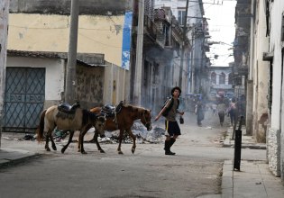 Ένταση στην Κούβα: Διαμαρτυρίες για τα μπλακ άουτ και τις ελλείψεις κατέληξαν σε επεισόδια