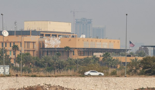 Το Ιράν απειλεί με πετρελαϊκά αντίποινα μετά την επίθεση στο νησί Χάργκ – Επλήγη η πρεσβεία των ΗΠΑ στο Ιράκ