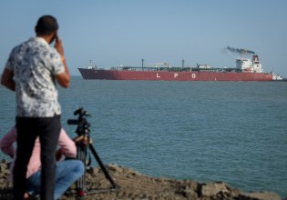 ΗΠΑ: Επιτρέπουμε στα ιρανικά τάνκερ να διέρχονται από το Ορμούζ, για να διατηρηθεί η προσφορά πετρελαίου