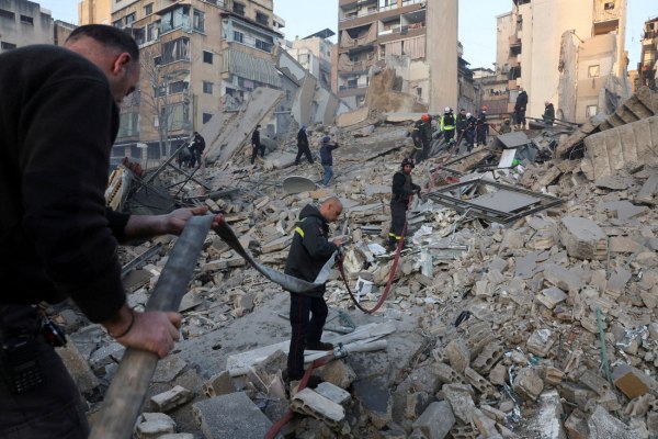 Νεκροί στο Τελ Αβίβ από ιρανικά πλήγματα – Σφοδρές ισραηλινές επιθέσεις στη Βηρυτό