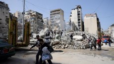 Το αμερικανικό πολεμικό πλοίο Boxer απέπλευσε νωρίτερα για τη Μέση Ανατολή με 2.200 πεζοναύτες – Εκρήξεις σε Βαγδάτη και Μπαχρέιν